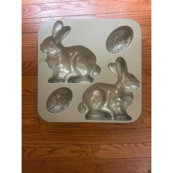 Williams Sonoma Nordic Ware Bunny Cake Pan 3D Easter Egg Bunny Rabbit NEW w/ding - Picture 1 of 5